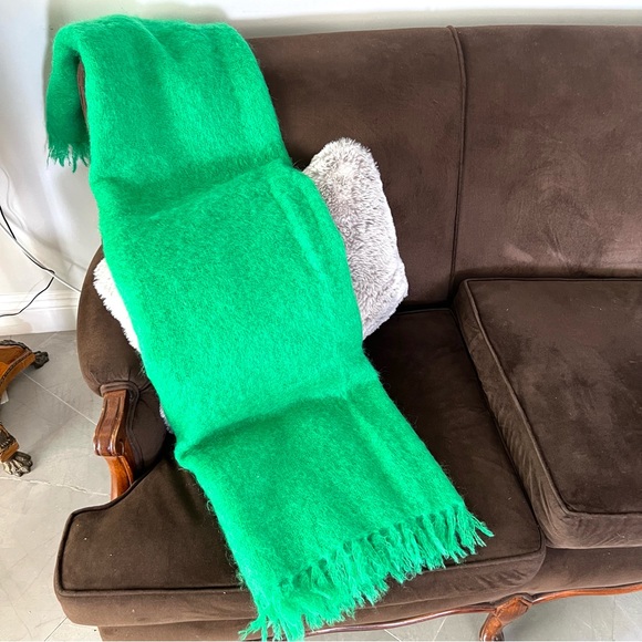 DONEGAL DESIGN Weaver of Ireland Green Pure Mohair Wool Fringed Throw Scarf Wrap - Picture 12 of 14